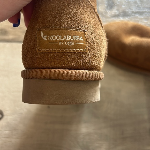 Chestnut Koolaburra Uggs - Picture 2 of 4